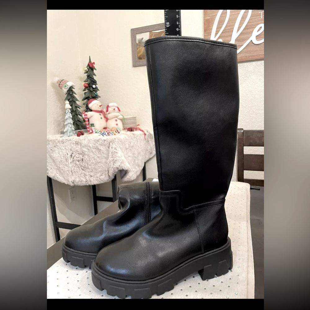 Union Bay Woman’s Black Chunky Platform Sole Tall Boots With Half Zipper NEW